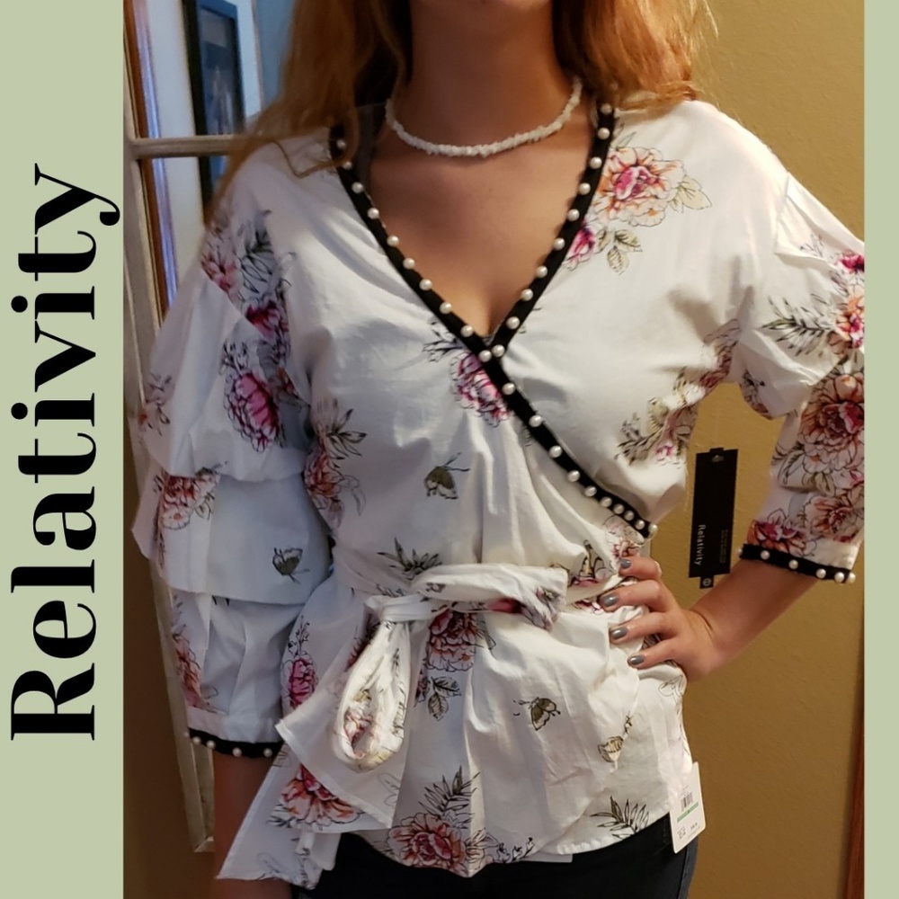 🆕️ NWT Relativity Kimono style wrap top